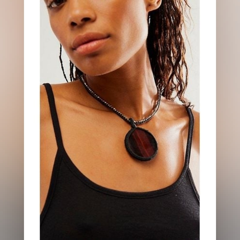 NWT Free People Brandy Pendant Necklace Black Brow Gold - Picture 3 of 8
